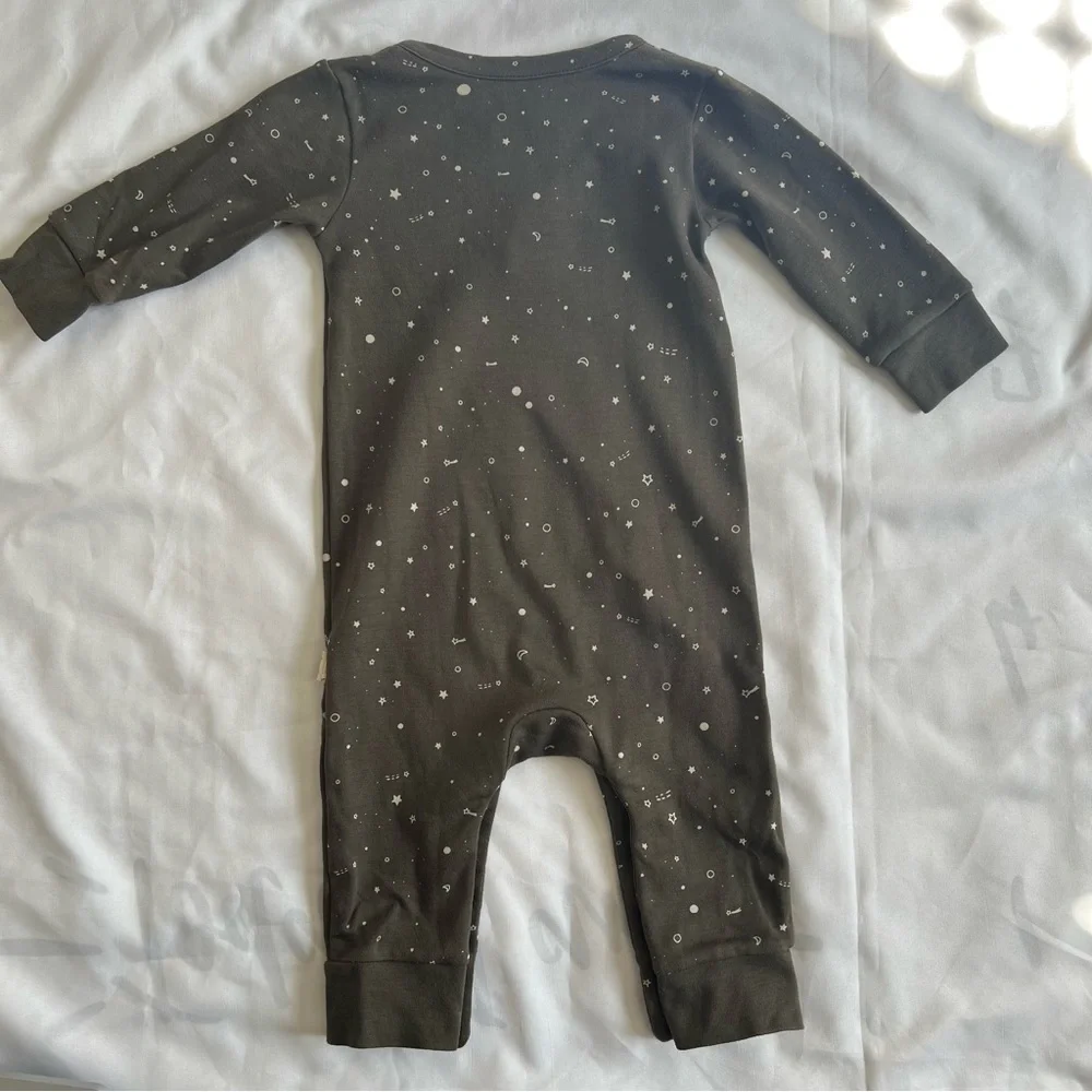 Red Caribou Close to the Stars Button Jumpsuit in Grey Size 0-3 Months
